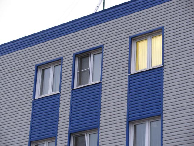 Фасад из панелей для офиса в сине-сером оттенке